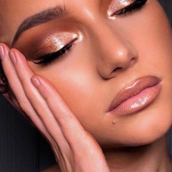 MAC Dazzleshadow EXTREME in Yes to Sequins (Light Gold with Pink Pearl) - Picture 9 of 16